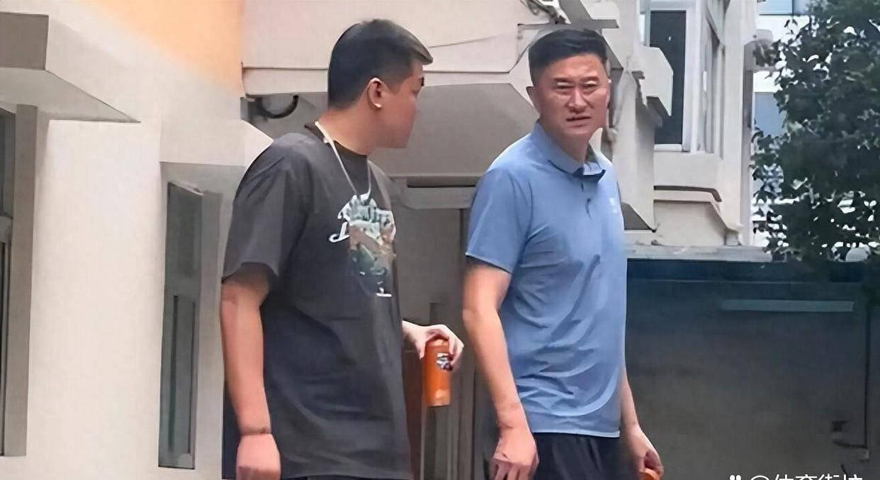 MK体育-广东男篮某些球迷开始切割，杜锋是新疆人，曲绍斌是辽宁人！的简单介绍